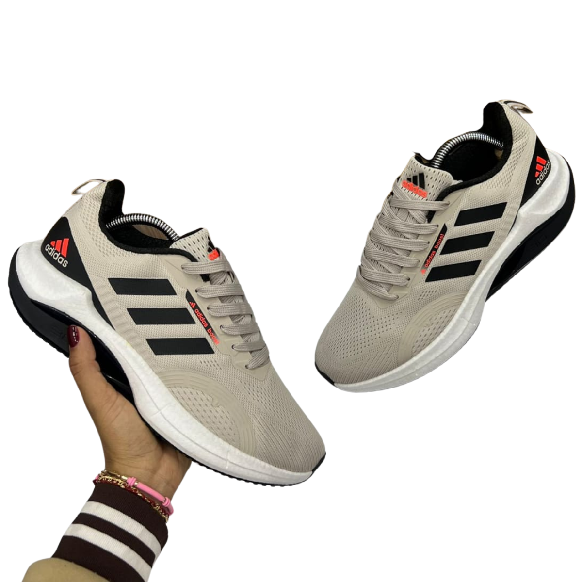 ZAPATILLAS ADIDAS BOOST HOMBRE: Encuentra tu Par Ideal en Onlineshoppingcenterg. ¿Por qué elegir ZAPATILLAS ADIDAS BOOST HOMBRE? Las ZAPATILLAS ADIDAS BOOST HOMBRE ofrecen una experiencia única al combinar comodidad y rendimiento. La tecnología Boost de Adidas proporciona una amortiguación superior que convierte cada pisada en energía, ideal para corredores y personas activas. En Onlineshoppingcenterg, ofrecemos una amplia variedad de modelos para que encuentres el par perfecto para tu estilo de vida.  Beneficios de la tecnología Boost de Adidas La tecnología Boost es famosa por su capacidad de devolver energía, haciendo que cada paso sea ligero y lleno de impulso. Gracias a sus cápsulas de energía, el material Boost mantiene su rendimiento tanto en condiciones frías como calientes, brindando soporte en cualquier entorno.  Variedad en ZAPATILLAS ADIDAS BOOST HOMBRE Explora nuestra gama de Adidas Ultra Boost Hombre, Adidas ZX 2K Boost, y los icónicos Adidas Boost 350. Cada modelo está diseñado para satisfacer necesidades diferentes, desde correr largas distancias hasta el uso diario. A continuación, te detallamos algunos de los modelos más populares:  1. Adidas Ultra Boost 22: Comodidad y Estilo Las Adidas Ultra Boost 22 son ideales para quienes buscan máximo confort y rendimiento. La amortiguación mejorada y el diseño aerodinámico ofrecen un ajuste perfecto y suave. Perfectas para corredores y para aquellos que buscan zapatillas de alto rendimiento.